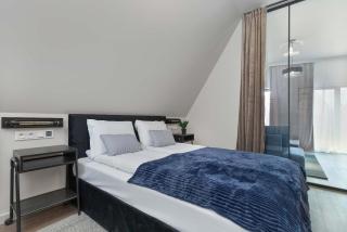 Apartament Chmielna Serce Gdańska Sypialnia & Balkon by Noclegi Renters - Danzig - 1