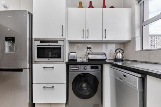 Executive 1 Bedroom Apartment in Sandton Cbd with City Views - 5