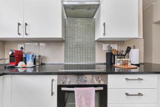 Executive 1 Bedroom Apartment in Sandton Cbd with City Views - 9