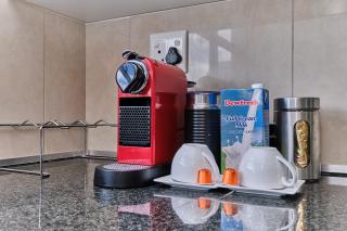 Executive 1 Bedroom Apartment in Sandton Cbd with City Views - Johannesburg - 8