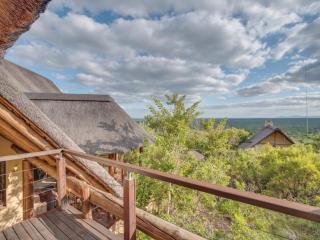 210 Zebula, 5-bedroom house & 1-bedroom cottage - Warmbaths - 9