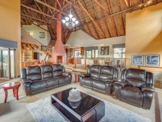 210 Zebula, 5-bedroom house & 1-bedroom cottage - Warmbaths - 4