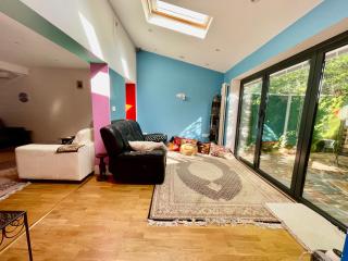 Homely luxury 4 Bedroom Villa with 4 Bathrooms - Elizabeth Line at walking distance - Wembley Stadium 7KM - Londra - 2