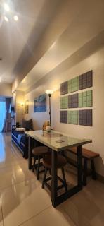 8U Pristine & Cozy Stay at Uptown Mall BGC across Mitsukoshi with FREE Parking and Balcony - Manila - 8