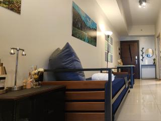 8U Pristine & Cozy Stay at Uptown Mall BGC across Mitsukoshi with FREE Parking and Balcony - Manila - 6