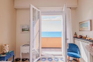 Villa Liliana - Casa Azul - Trilocale Elegante con Balcone Vista Mare - Accesso Diretto alla Spiaggia - Varigotti - 1