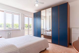 GuestHost - Spacious Apt with Canal&Fortress view - 0