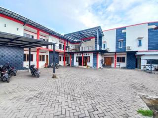 RedDoorz Syariah at Homestay Bougenville near Taman Alun-Alun Kota Lamongan - Lamongan - 8