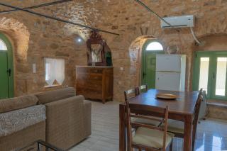 Tholopotami Stone House - - 8