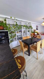 Elegant Apartment for 4 with WiFi, Parking and Private Pool - 3