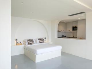 Villa Levi's by Ethos Hospitality - Tennis Court - Panormos Mykonos - 4