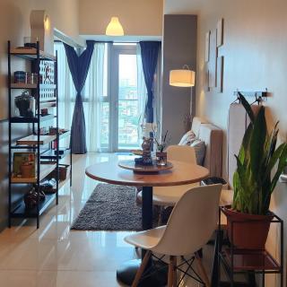 Shopping Haven across Uptown Mall and Mitsukoshi Mall FREE Parking with Washer - Manila - 9