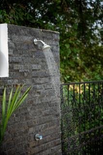 ELIVAAS Prive Suntuarios Casa Iris 4 BHK Getaway with Jacuzzi, Pvt Pool & Gazebo - Marna - 3
