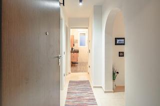 Cozy Two Bedroom Apartment Rose with Terrace - 1