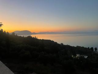 Sunrise Apartment, Stunning Sea and Mountain View - Chlomós - 2
