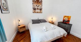 Hypercenter - At the foot of the Palais des Papes - Avignone - 1