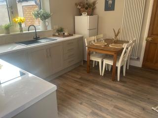 Entire Private Apartment with Kitchen and Lounge - - 8