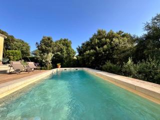Maison de Charme Uzes piscine 6 à 7 Personnes en pleine nature - 8