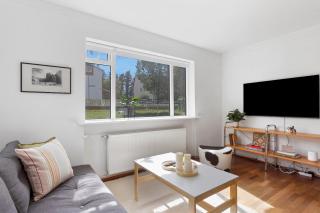 Stylish 2BR Apartment Close to City Center - Reykjavík - 0