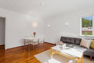 Stylish 2BR Apartment Close to City Center - Reykjavík - 4
