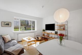 Stylish 2BR Apartment Close to City Center - Reykjavík - 5