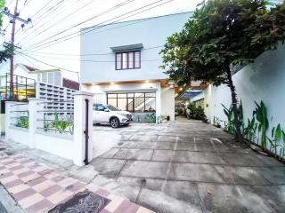 RedDoorz Plus Syariah at Umyas Hotel near Terminal Anjuk Ladang Nganjuk - Nganjuk - 6