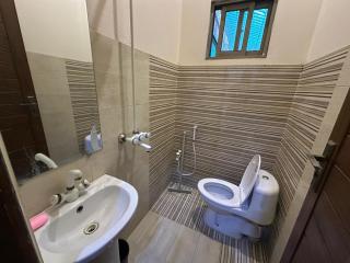 Comfortable luxury Bedroom - Faisalabad - 2