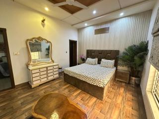 Comfortable luxury Bedroom - Faisalabad - 6