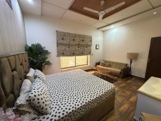 Comfortable luxury Bedroom - Faisalabad - 3