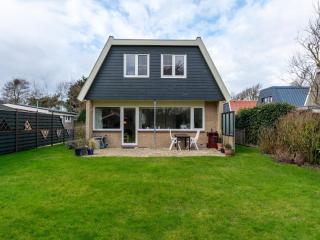 Spacious holiday home on a quiet park - Callantsoog - 0