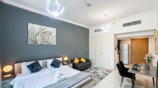 Cozy Studio with Balcony Overlooking Dubai Canal - 15AB07 - 9