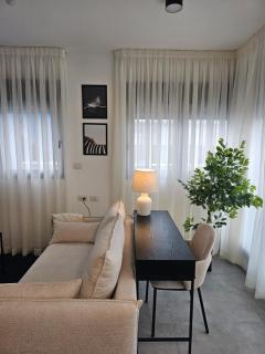 דירת נופש 2 חדרים מהממת- 2 דקות לרוטשילד - 8