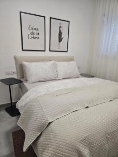 דירת נופש 2 חדרים מהממת- 2 דקות לרוטשילד - 2