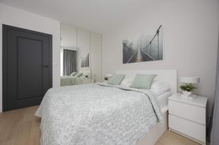 Cosy Air-Conditioned Apartment with Parking in the Garage by Renters Prestige - Warsaw - 9