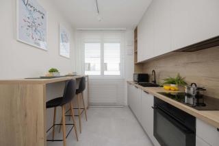 Cosy Air-Conditioned Apartment with Parking in the Garage by Renters Prestige - Warsaw - 8