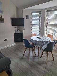 2 Bedroom UlsterApartments - Portrush - 9