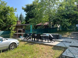 The Byala Escape, Private Villa with Bar & Hot Tub - 5