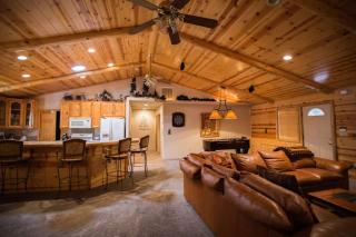 Luxury w Spa Foosball Near Summit - DeCarlo House - 9