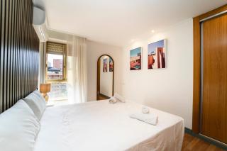 Stylish Seaview Apartment with Pool Access - 4