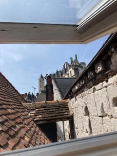 Au pied du Logis Royal - 4