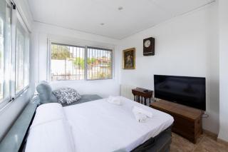 Charming house with private tennis court and pool - 2