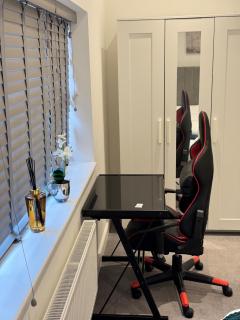 Home Away From Home - Elmers End - 5