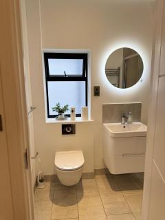 Home Away From Home - Elmers End - 4