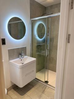 Home Away From Home - Elmers End - 7