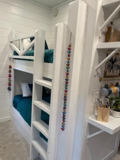 Cozy Couples Getaway - 7