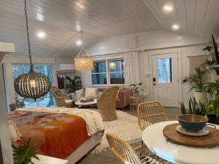 Cozy Couples Getaway - Morganton - 6