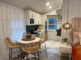 Cozy Couples Getaway - 5