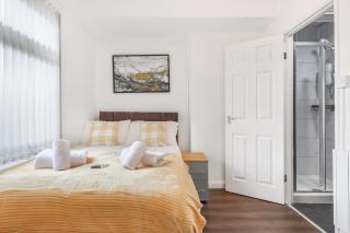 Charming 2 Bed with Fast Wi-Fi - Longford - 2