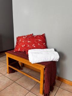 Platinum Airport Lodge & Guesthouse - Pretoria - 9