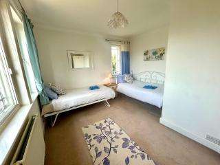 Private Lincoln Retreat - 4 Bedroom House - Lincoln - 2